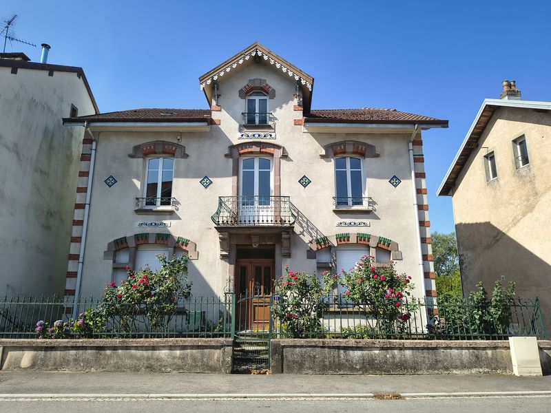 Grand 4 pièces de caractère à Xertigny – facade sur rue 800 814dbca5