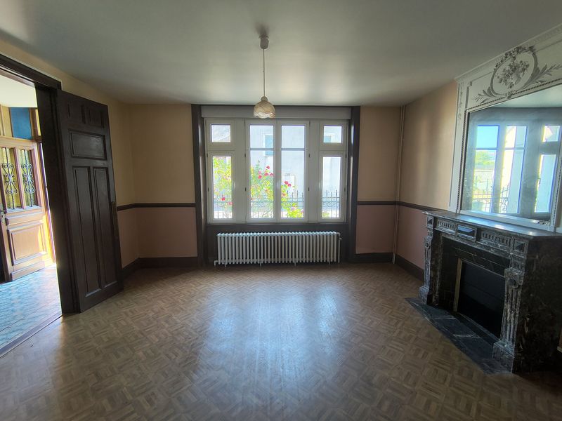 Grand 4 pièces de caractère à Xertigny – sejour depuis le hall 800 41230944