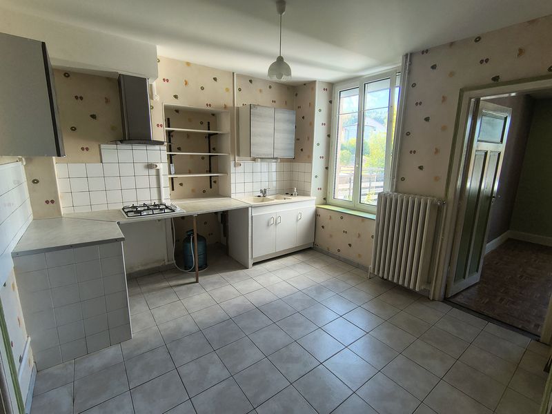 Grand 4 pièces de caractère à Xertigny – cuisine plan de travail 800 63ead7f1