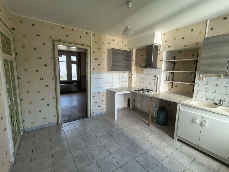 Grand 4 pièces de caractère à Xertigny – cuisine vue d ensemble 800 0ba5864d