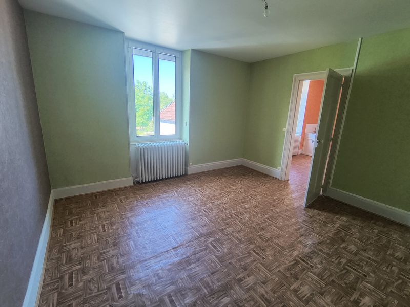 Grand 4 pièces de caractère à Xertigny – chambre 1 verte 800 a85b4f69